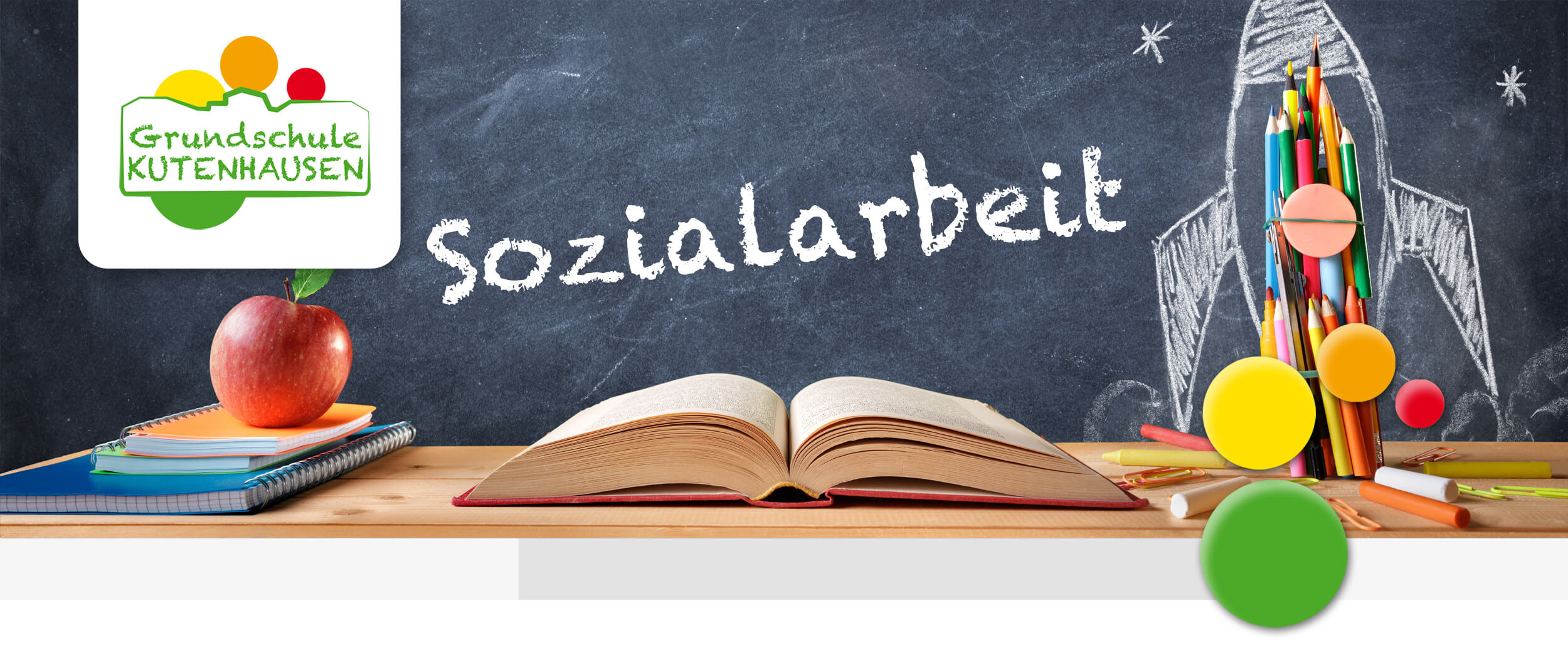 schulsozialarbeit - offenes buch auf tisch