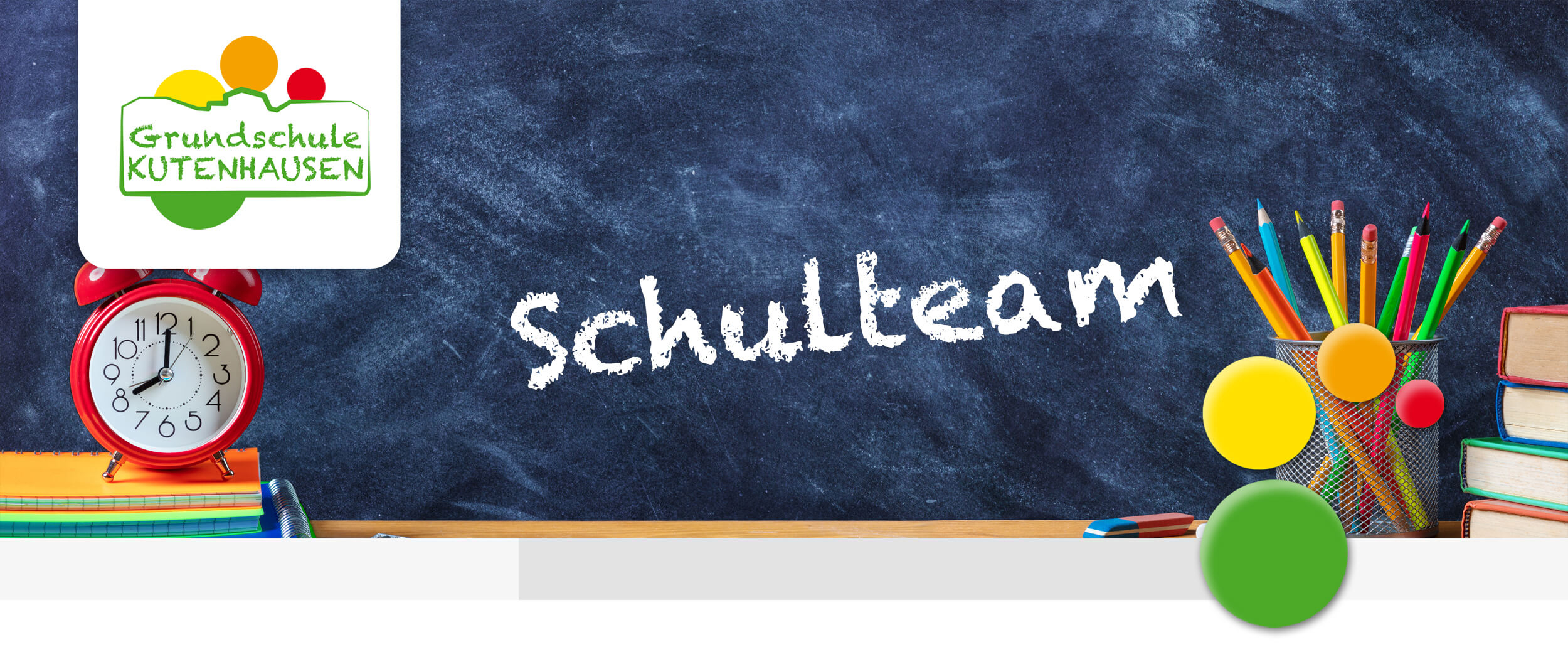 Schulteam - uhr auf tisch